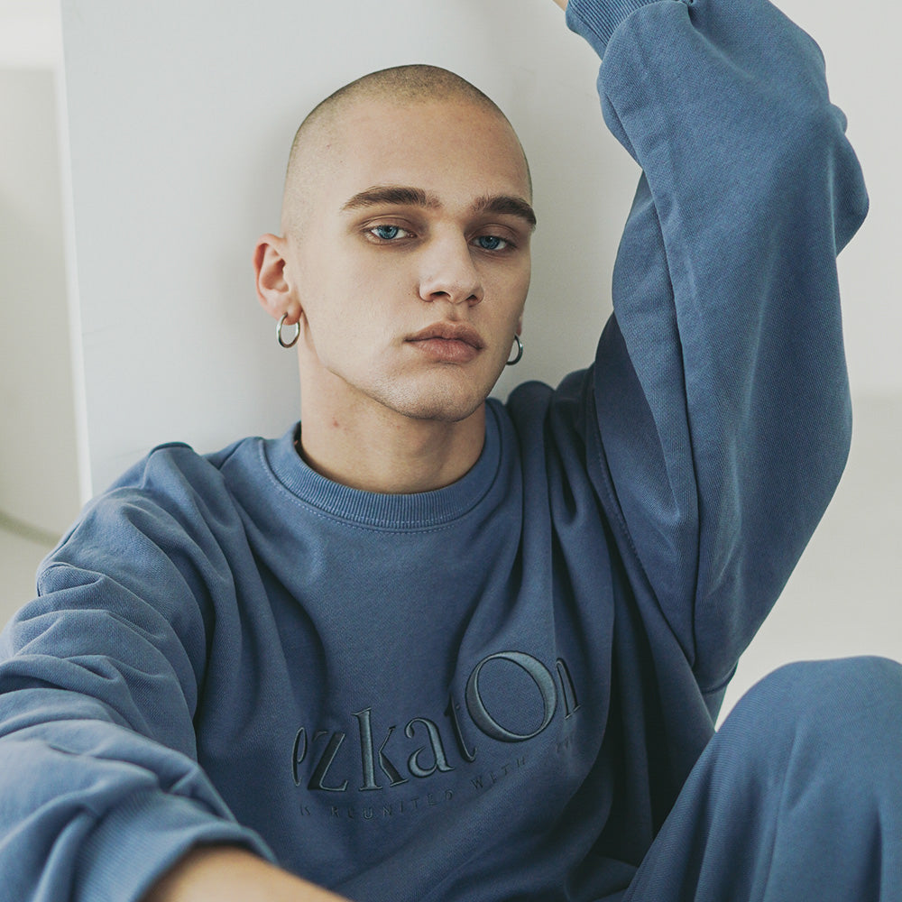 EZKATON (エズカートン) Satin Logo Sweatshirt Blue Gray JJMT6612