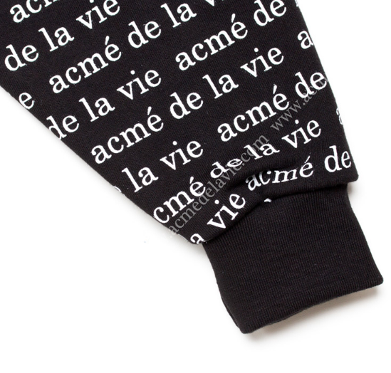 アクメドラビ(acme' de la vie) ADLV BLACK HOODIE LETTERING PATTERN