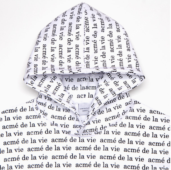 アクメドラビ(acme' de la vie) ADLV WHITE HOODIE LETTERING PATTERN