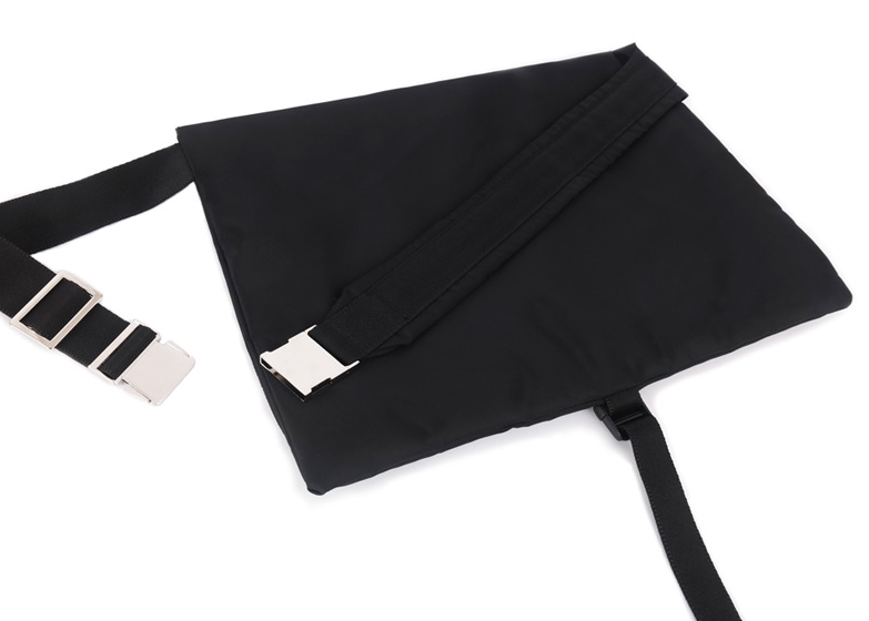 ドルム (Do'LM) Silver Buckle Messenger Bag