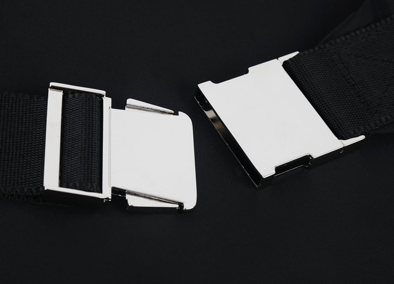 ドルム (Do'LM) Silver Buckle Messenger Bag