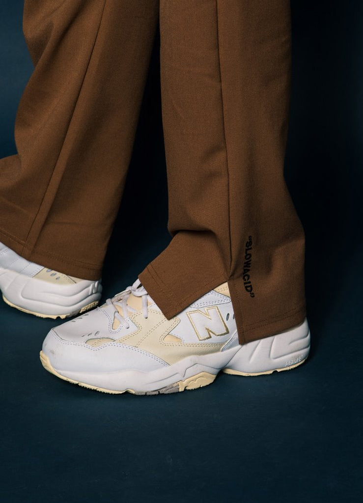 スローアシッド(SLOW ACID) Logo Slit Slacks (CAMEL)