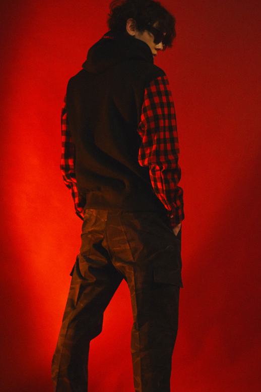 シディスコンマ(SHETHISCOMMA) SPECIAL WEAPON HOOD T