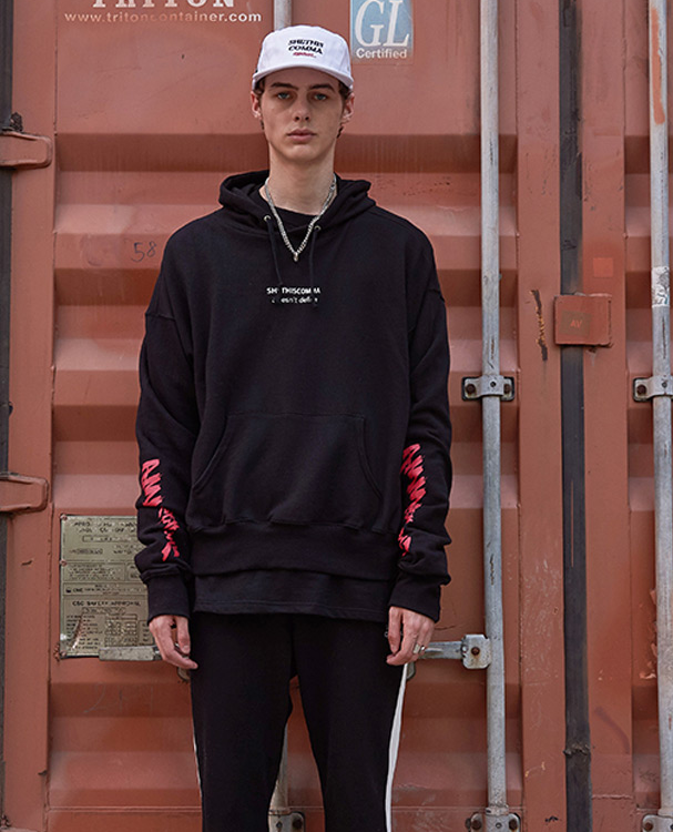 シディスコンマ(SHETHISCOMMA) SUBCULTURE HOOD T