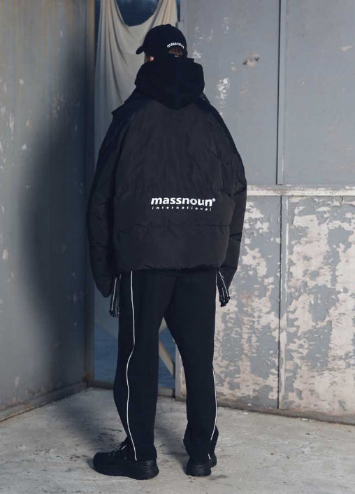 メスノウン(MASSNOUN) SL LOGO REFLECTIVE OVERSIZED PADDING JUMPER MFEPD001-BK