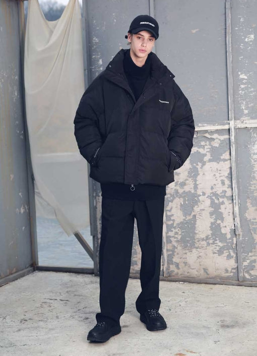 メスノウン(MASSNOUN) SL LOGO REFLECTIVE OVERSIZED PADDING JUMPER MFEPD001-BK