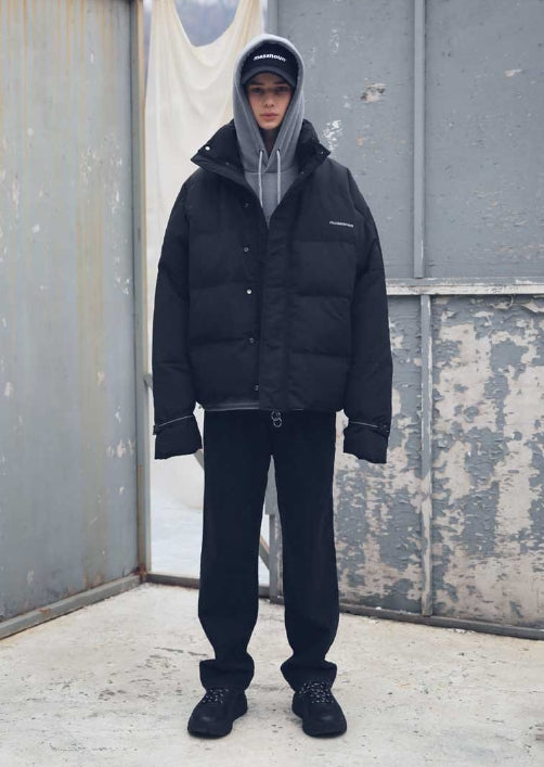 メスノウン(MASSNOUN) SL LOGO REFLECTIVE OVERSIZED PADDING JUMPER MFEPD001-BK