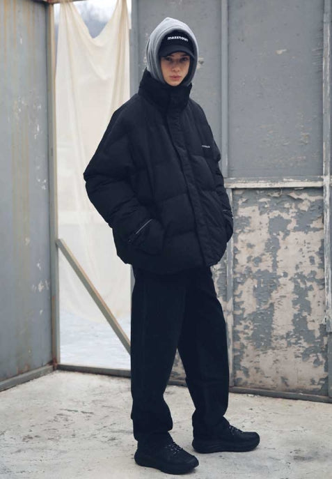 メスノウン(MASSNOUN) SL LOGO REFLECTIVE OVERSIZED PADDING JUMPER MFEPD001-BK