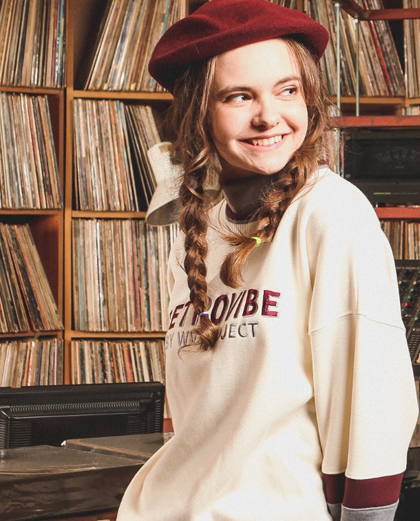 ダブルユーブイプロジェクト(WV PROJECT)  RETPOP SWEATSHIRT Ivory MJMT7050