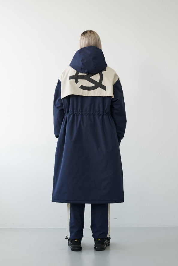 オーワイ(OY) LOGO BLOCK LONG PARKA-NAVY