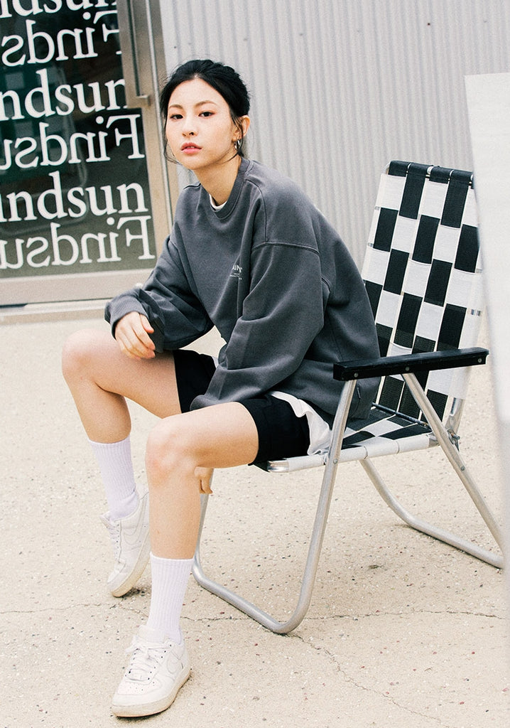 セイントペイン(SAINTPAIN)  SP PIGMENT VRTN LOGO CREW NECK-GRAY