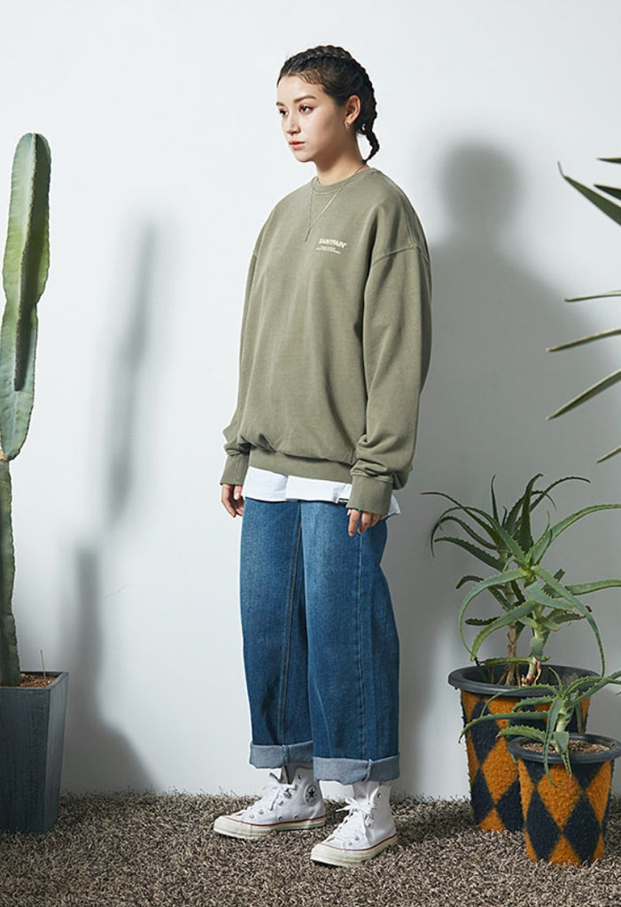 セイントペイン(SAINTPAIN)  SP PIGMENT VRTN LOGO CREW NECK-KHAKI