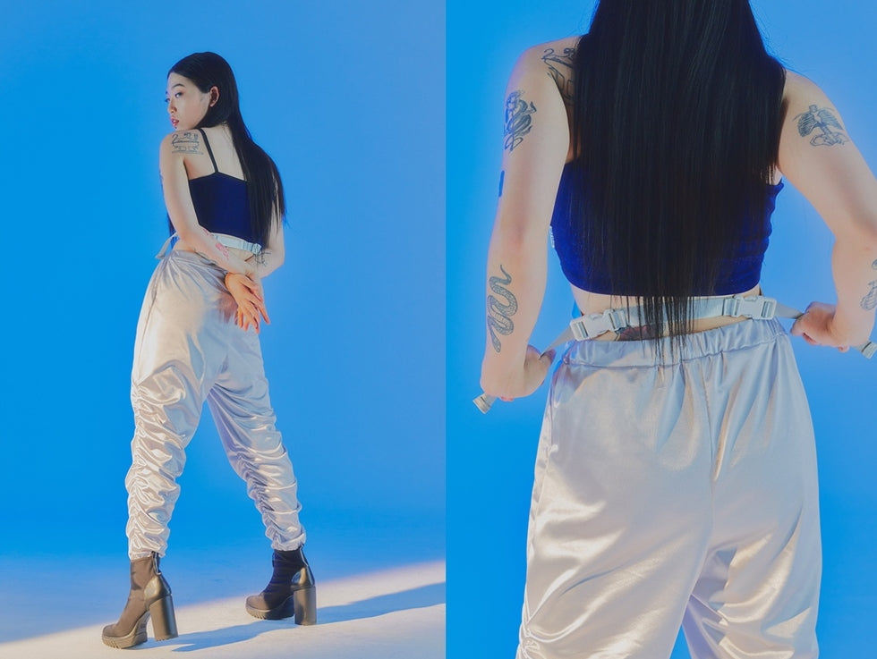 オージーオーディー(OZOD) SATIN GATHER PANTS_SILVER