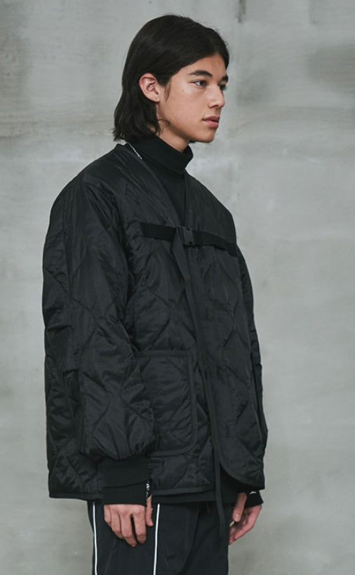 オーワイ(OY) 	PAINTING LOGO QUILTING JACKET-BLACK