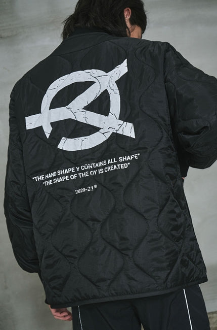 オーワイ(OY) 	PAINTING LOGO QUILTING JACKET-BLACK