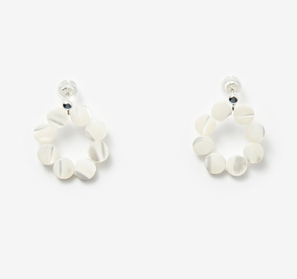 MONDAY EDITION(マンデイエディション)  Circle Seashell Earrings