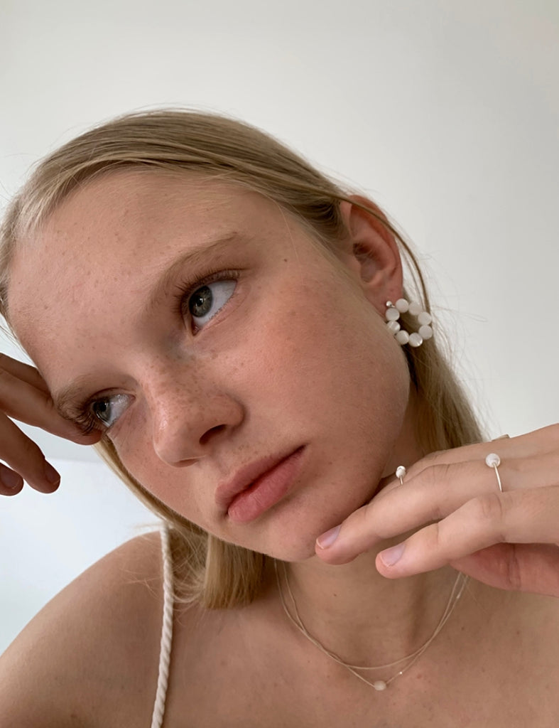 MONDAY EDITION(マンデイエディション)  Circle Seashell Earrings