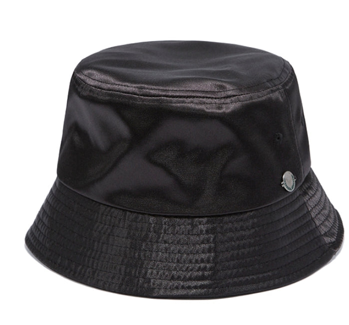 ロマンティッククラウン(ROMANTIC CROWN) LAUREL LOGO BUCKET HAT_BLACK