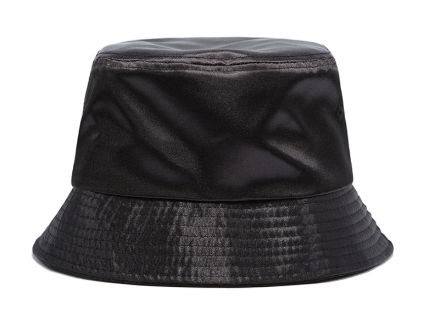 ロマンティッククラウン(ROMANTIC CROWN) LAUREL LOGO BUCKET HAT_BLACK