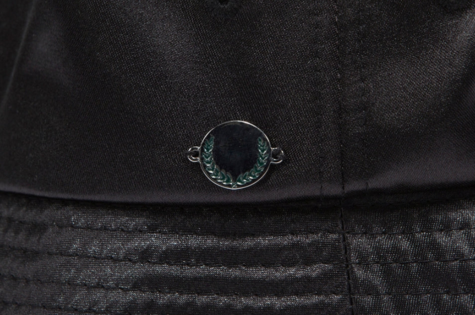 ロマンティッククラウン(ROMANTIC CROWN) LAUREL LOGO BUCKET HAT_BLACK