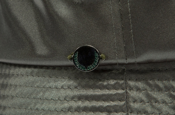 ロマンティッククラウン(ROMANTIC CROWN) LAUREL LOGO BUCKET HAT_KHAKI