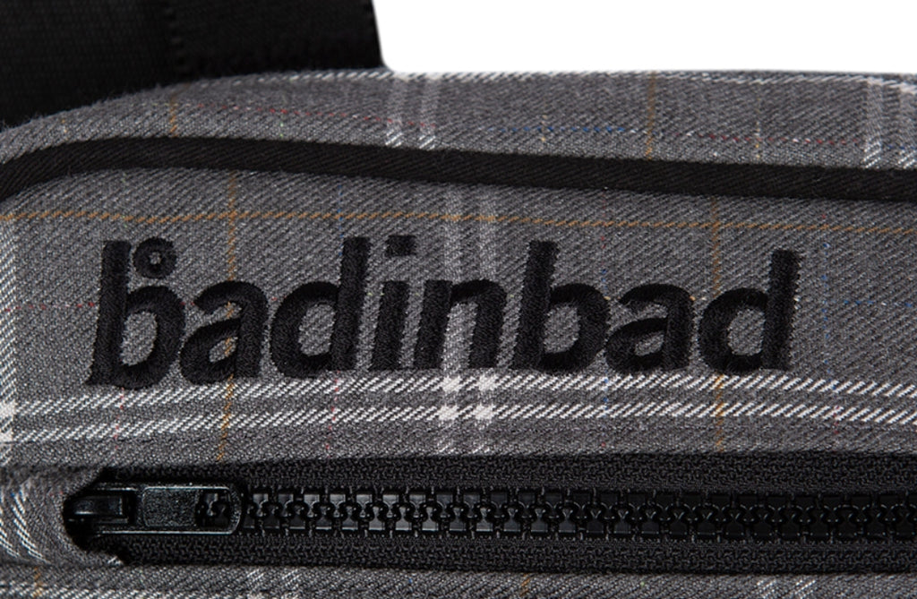 ベドインベド(BADINBAD) CHEST FRONT BAG_GREY
