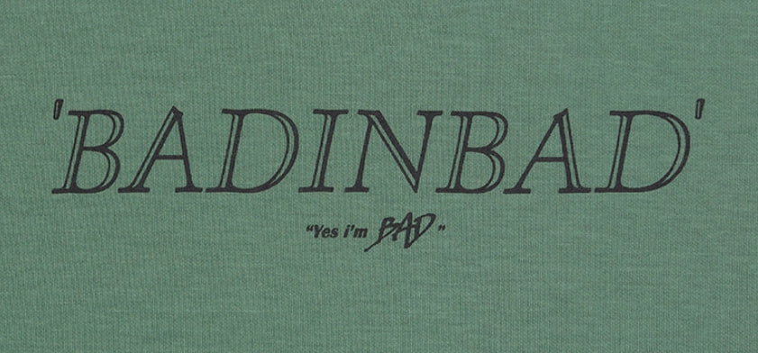ベドインベド(BADINBAD)  SERIF FONT LONG SLEEVE_SAGE GREEN