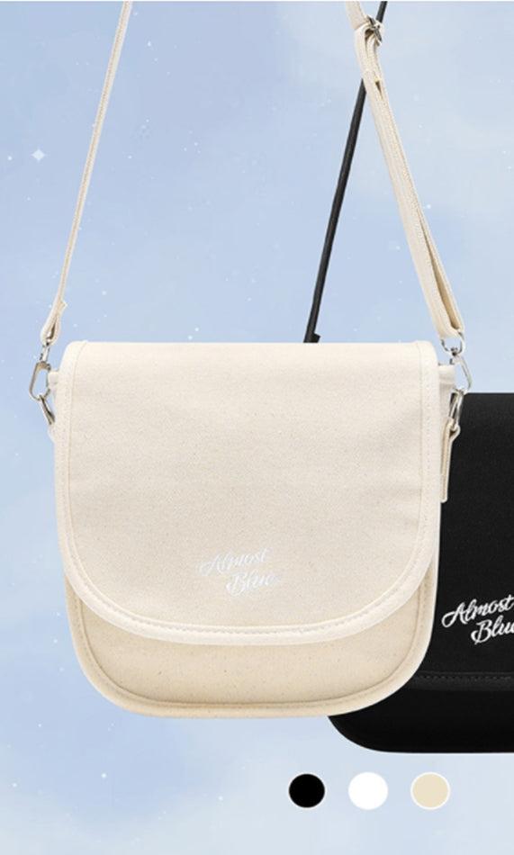 オルモストブルー(Almost Blue) HALF MOON CANVAS CROSS BAG
