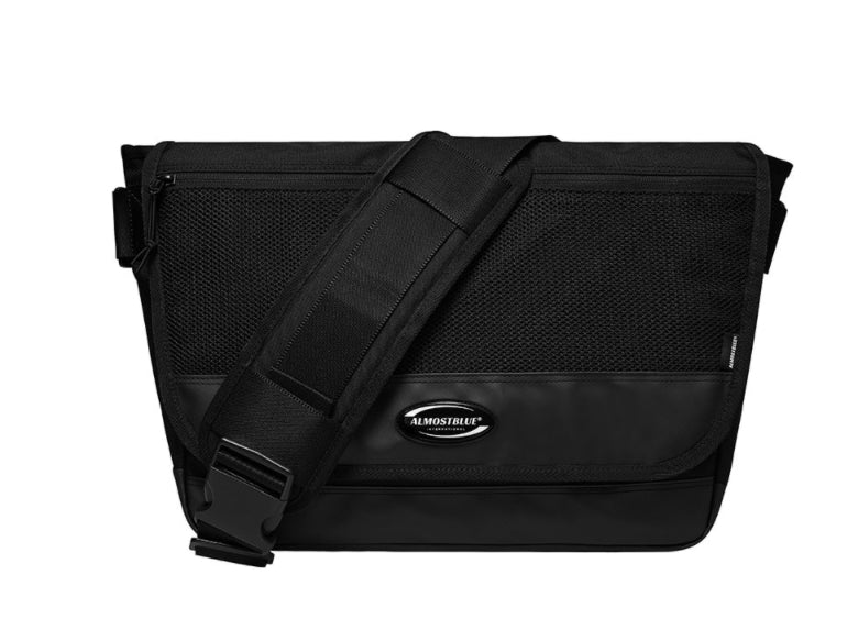 オルモストブルー(Almost Blue) RUBBER LOGO MESSENGER BAG