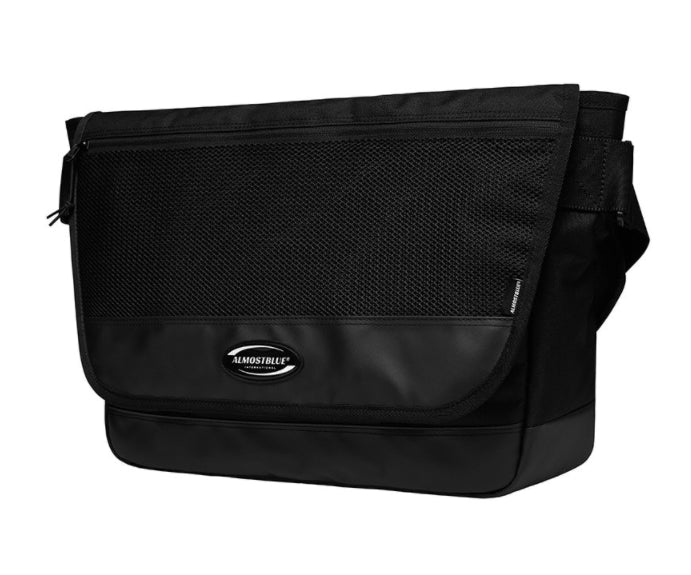 オルモストブルー(Almost Blue) RUBBER LOGO MESSENGER BAG