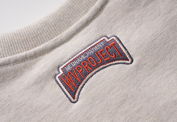 ダブルユーブイプロジェクト(WV PROJECT) Baker Emblem Sweatshirt Oat meal JJMT7409