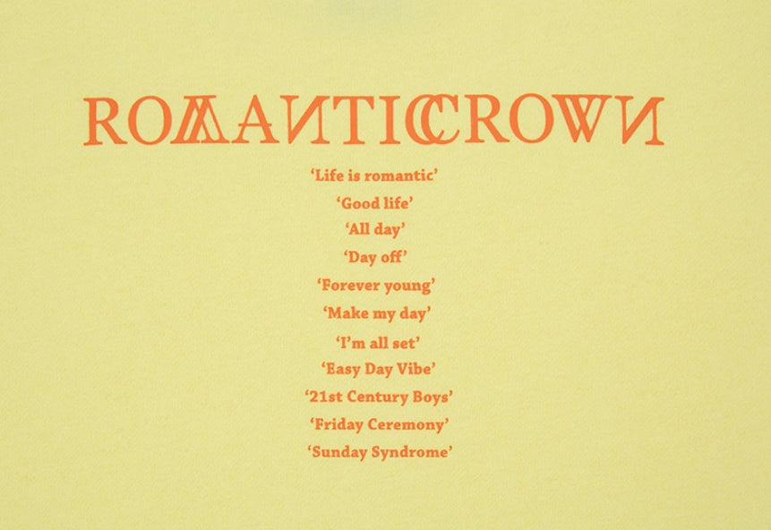 ロマンティッククラウン(ROMANTIC CROWN) RMTCRW SLOGAN SWEAT SHIRT_LIGHT YELLOW