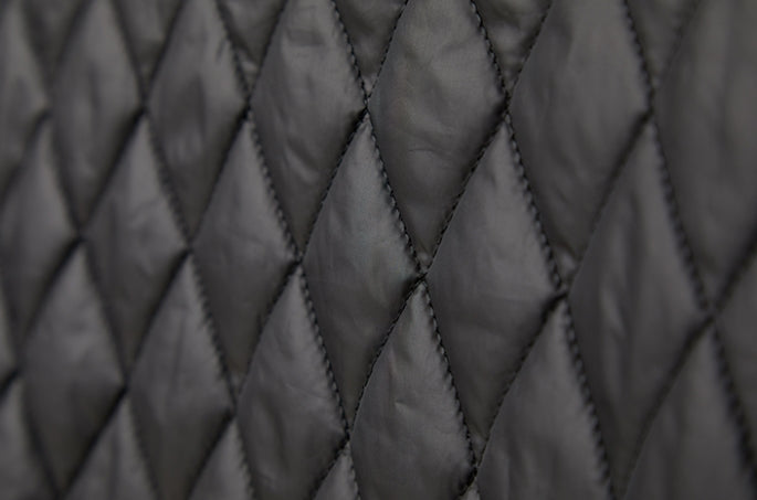 MMIC(エムエムアイシー) MULTI STRING QUILTED PULLOVER BK