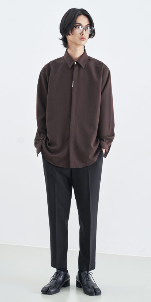 SSY(エスエスワイ)   VERTICAL TIP BASIC SHIRT RELAXED FIT BROWN