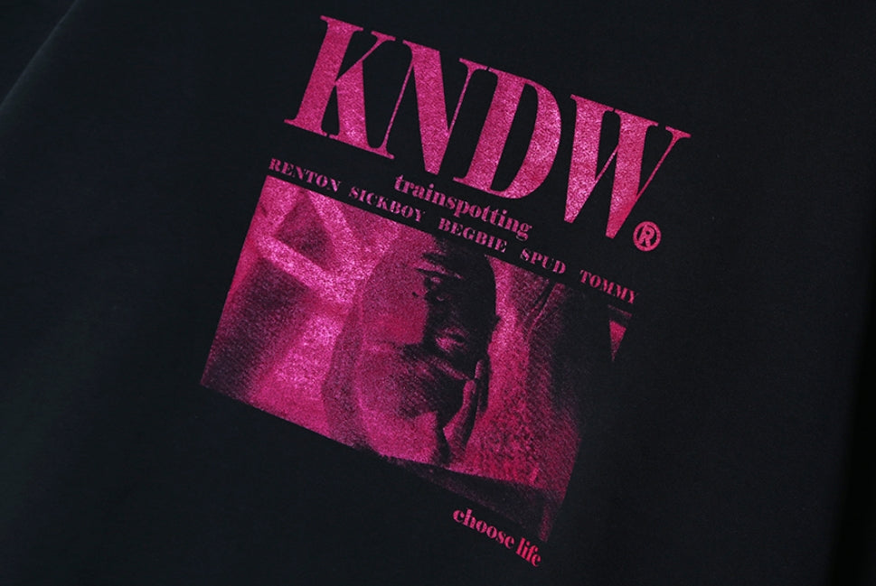 KND(ケイエンド) MARK RENTON GRAPHIC SWEAT SHIRT-K