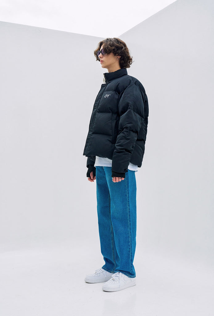 オーワイ(OY) LOGO SHIRRING PADDING- BLACK