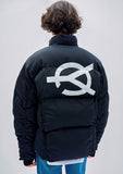 オーワイ(OY) LOGO SHIRRING PADDING- BLACK