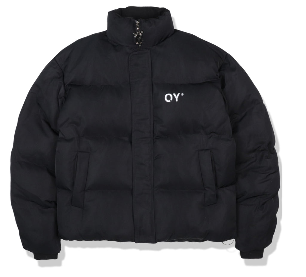 オーワイ(OY) LOGO SHIRRING PADDING- BLACK