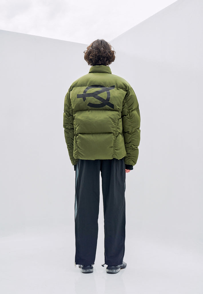 オーワイ(OY) LOGO SHIRRING PADDING- KHAKI