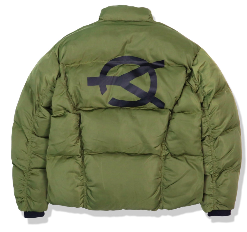 オーワイ(OY) LOGO SHIRRING PADDING- KHAKI