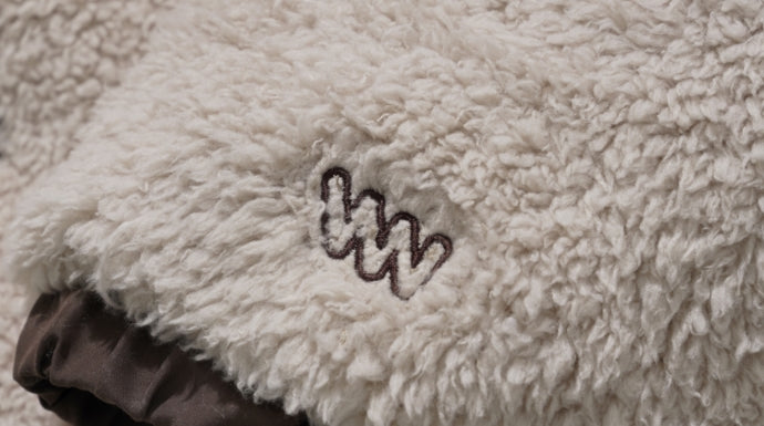 ダブルユーブイプロジェクト(WV PROJECT)Kakao Reversible Synthetic Puffer Brown KHOT7439