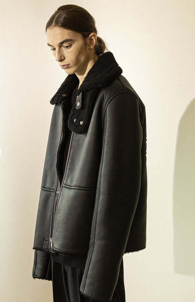 マスノウン(MASSNOUN)   REAL SHEARING OVERSIZED MUSTANG MWZJK001-BK