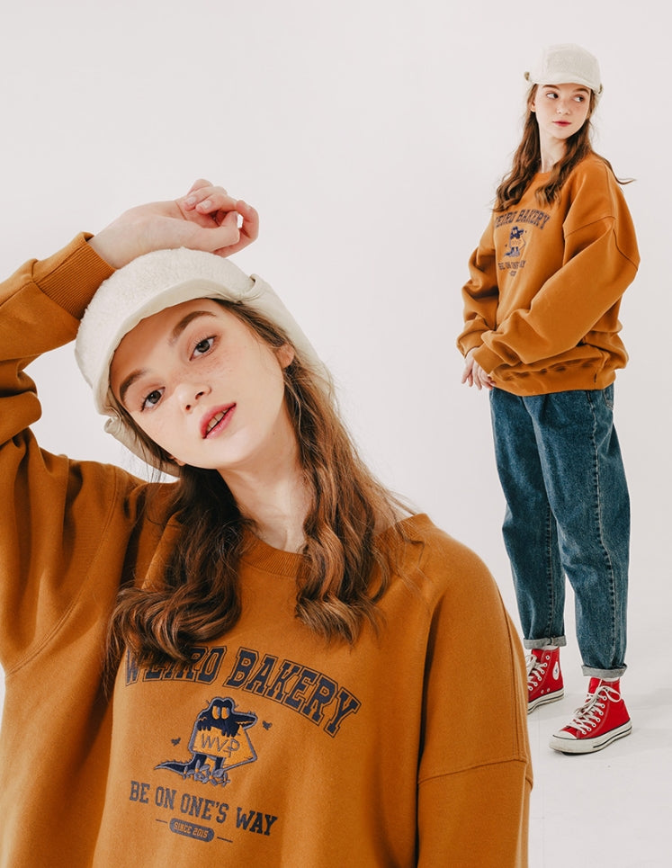 ダブルユーブイプロジェクト(WV PROJECT) Cookiedile Sweatshirt Camel KMMT7453