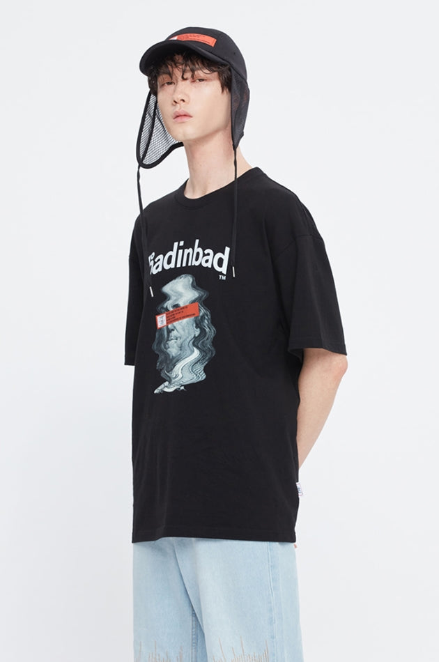 ベドインベド(BADINBAD) FRANKLIN PORTRAIT TEE_BLACK