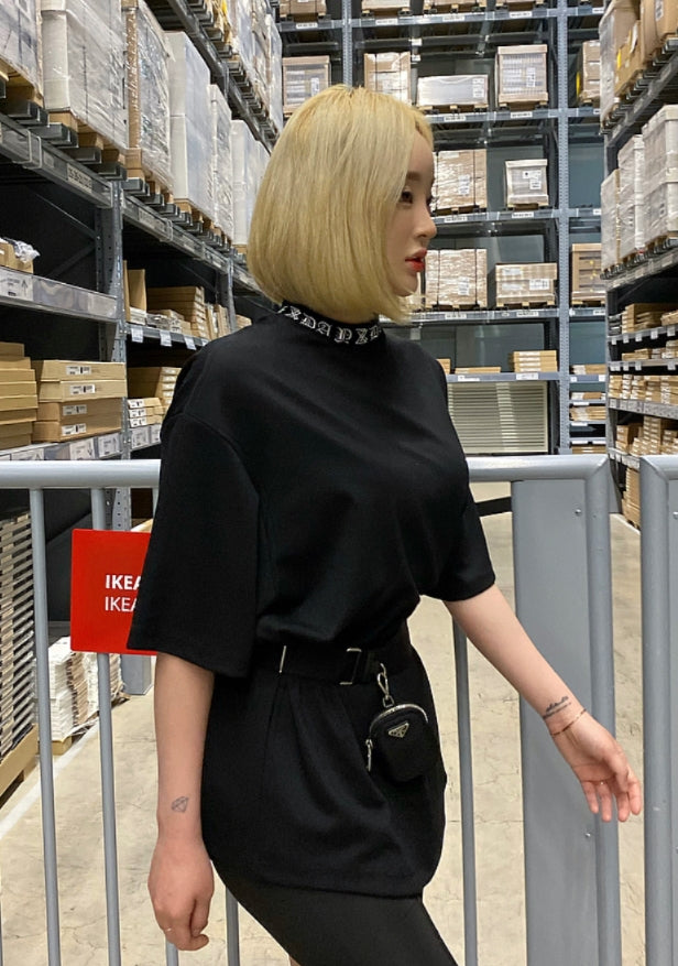 DAYDAF (デイダフ) NECK LOGO HALF T - BLACK