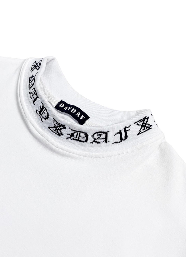 DAYDAF (デイダフ) NECK LOGO HALF T - WHITE