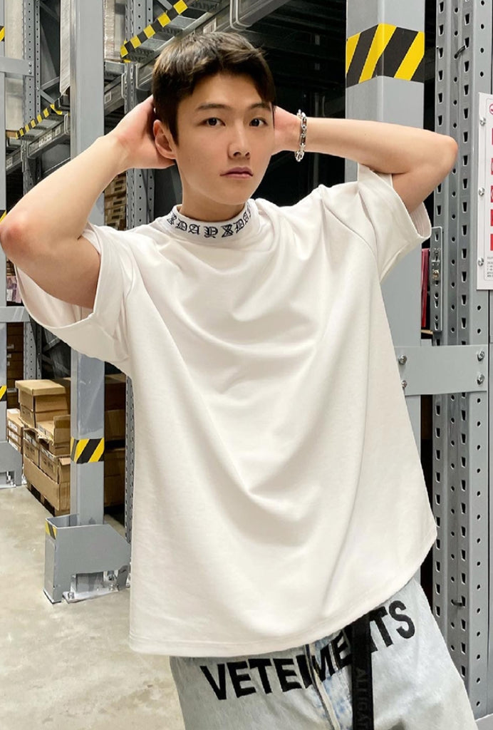 DAYDAF (デイダフ) NECK LOGO HALF T - WHITE