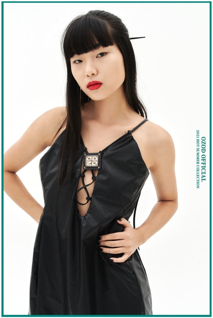 オージーオーディー(OZOD)  TWISTED LOGO DRESS_BLACK