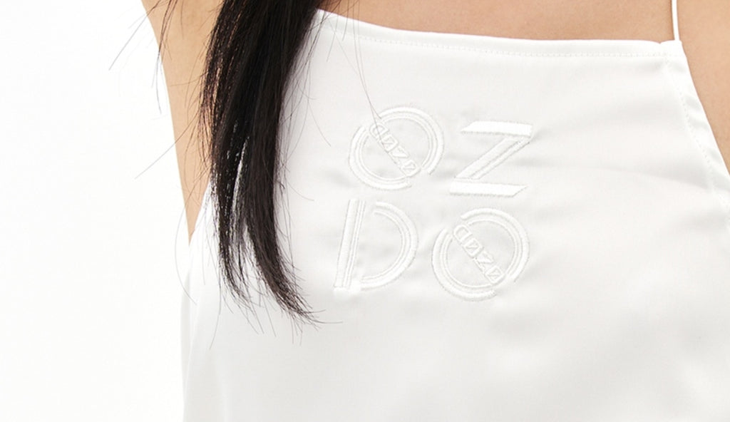オージーオーディー(OZOD) SATIN HOLE DRESS_WHITE