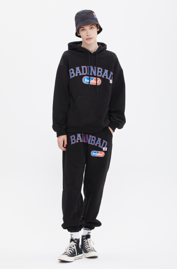 ベドインベド(BADINBAD) COLLEGE FONT HEAVY WEIGHT HOODIE_BLACK